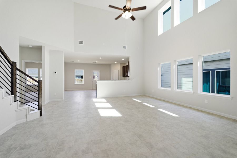 Spacious, unfurnished interior of a new home in Laurel Vistas, San Antonio (Image 25).