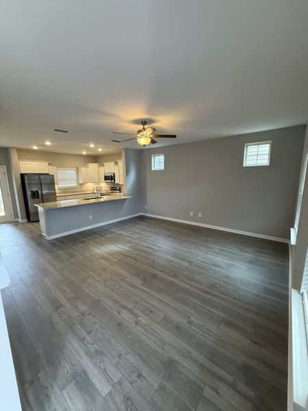 Spacious, unfurnished interior of a new home in Hobson Park, Antioch (Image 11).