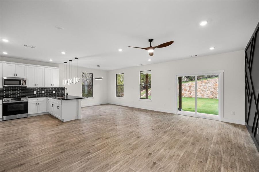 Spacious, unfurnished interior of a new home in , Granbury (Image 32).