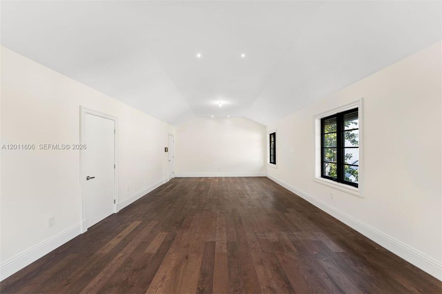 Spacious, unfurnished interior of a new home in , Miami (Image 35).