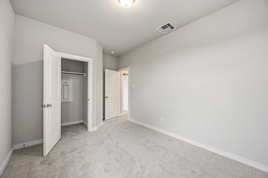 Spacious, unfurnished interior of a new home in Canterra Creek  60', Rosharon (Image 34).