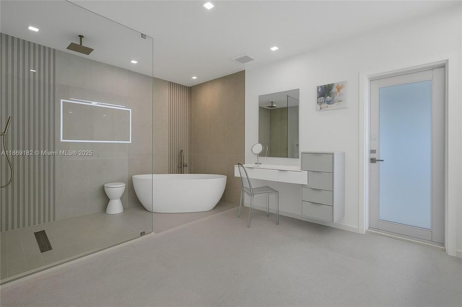 Furnished interior view inside a new home in , Coral Gables (Image 41).