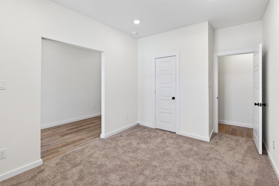 Spacious, unfurnished interior of a new home in , Alvin (Image 33).