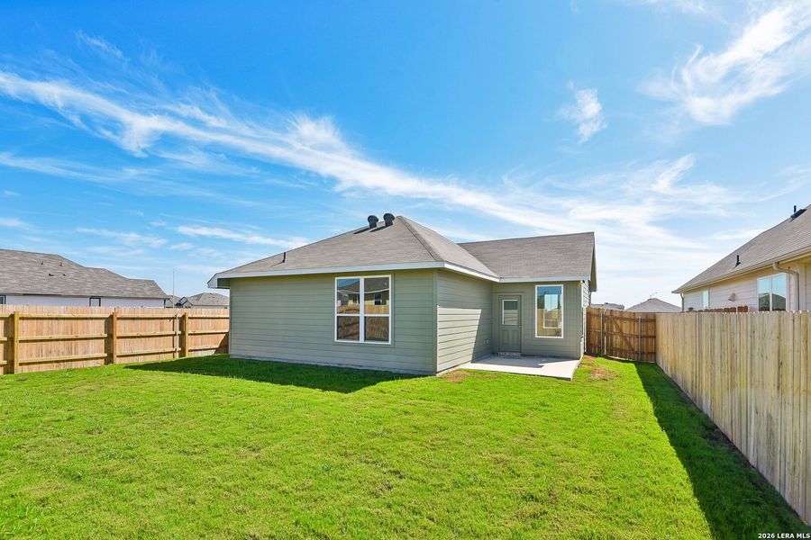 Exterior details and patio area of a home in Arroyo Ranch, Seguin (Image 25).
