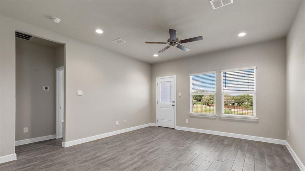 Spacious, unfurnished interior of a new home in Rock Creek Ranch, Fort Worth (Image 14). Spacious, unfurnished interior of a new home in Rock Creek Ranch, Fort Worth (Image 14).
