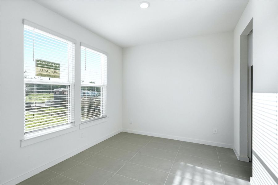 Spacious, unfurnished interior of a new home in Foxtail Palms, Manvel (Image 19).