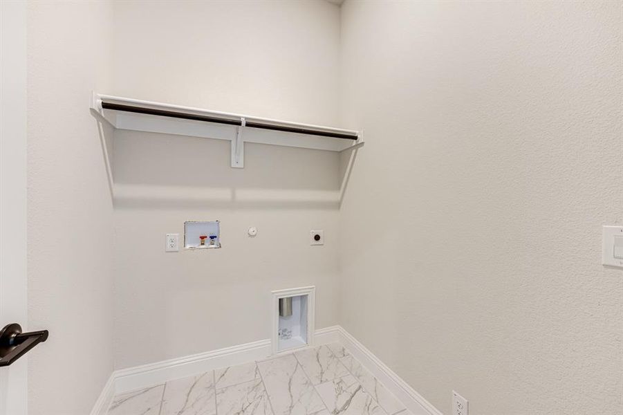 Spacious, unfurnished interior of a new home in Coyote Crossing, Godley (Image 16).