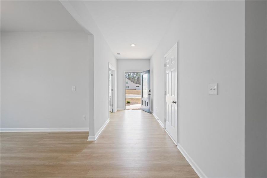 Spacious, unfurnished interior of a new home in Stephen's Landing, Loganville (Image 29). Spacious, unfurnished interior of a new home in Stephen's Landing, Loganville (Image 29).