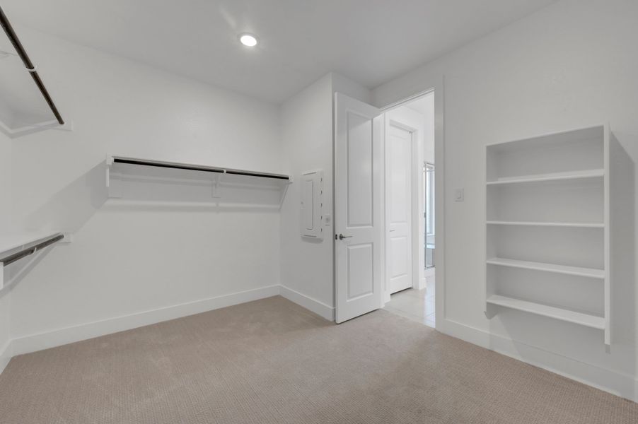Spacious, unfurnished interior of a new home in Bridgewater, Midlothian (Image 27).