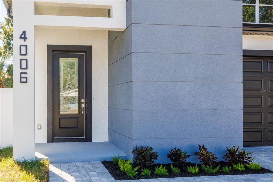 Exterior details and patio area of a home in , Tampa (Image 25).