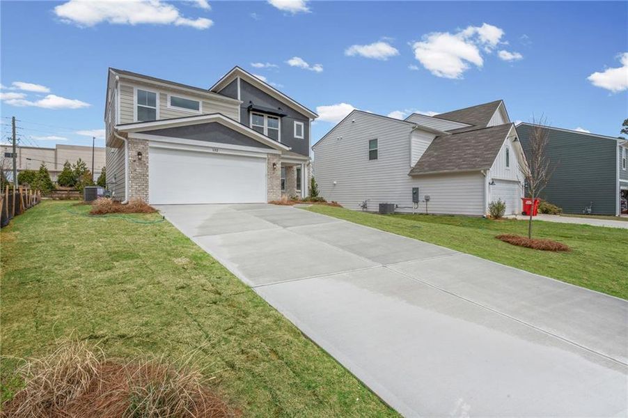 Front exterior of a new home in Crossvine Estates, Braselton, GA, highlighting curb appeal (Image 24).