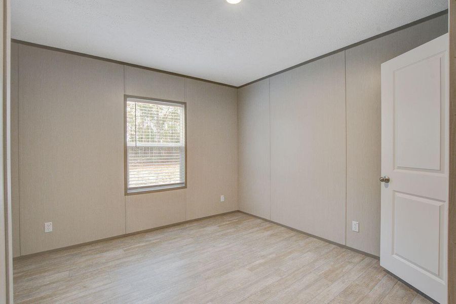 Spacious, unfurnished interior of a new home in , Walterboro (Image 24).