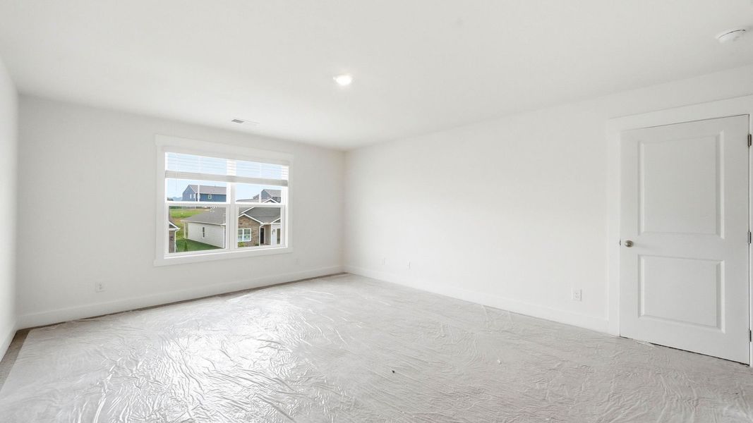 Spacious, unfurnished interior of a new home in Fieldcrest Acres, Blountville (Image 21).