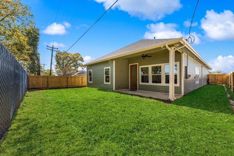 Exterior details and patio area of a home in , La Porte (Image 28).