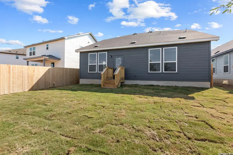 Exterior details and patio area of a home in Davis Ranch, San Antonio (Image 3).