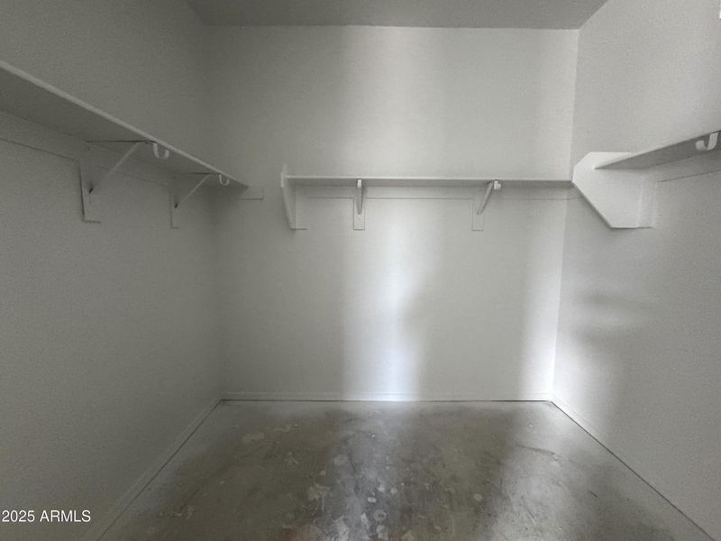 12 - Walk in Closet