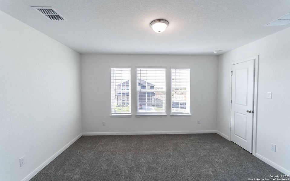 Spacious, unfurnished interior of a new home in Mesa Vista, Von Ormy (Image 17).