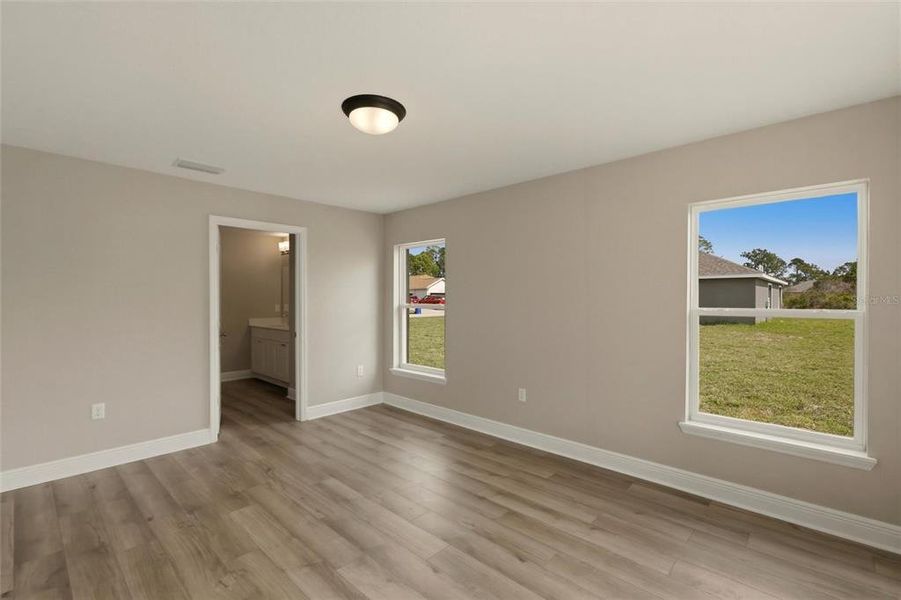Spacious, unfurnished interior of a new home in , Sebring (Image 18).