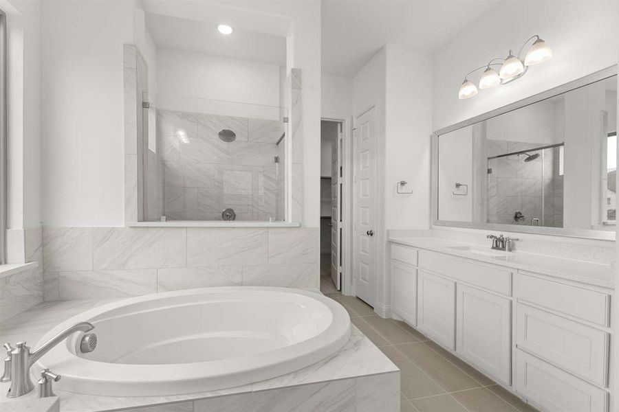 Representative furnished interior of a home built from the Fawncrest II by Pacesetter Homes in Nelson Lake, Rockwall (Image 11).
