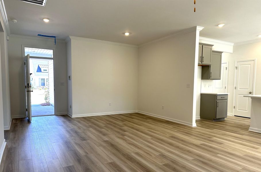 Spacious, unfurnished interior of a new home in Oak Hollow, Longs (Image 5).