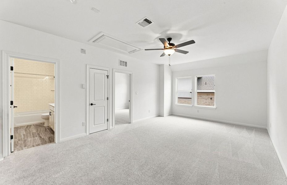 Spacious, unfurnished interior of a new home in Bluffview Reserve, Leander (Image 48).