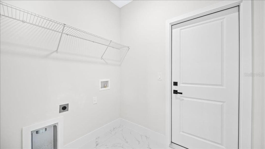 Spacious, unfurnished interior of a new home in , Lehigh Acres (Image 18).