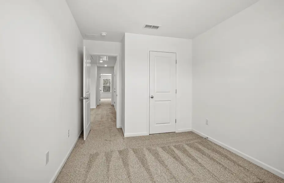 Spacious, unfurnished interior of a new home in Mallard Park, Charlotte (Image 18).