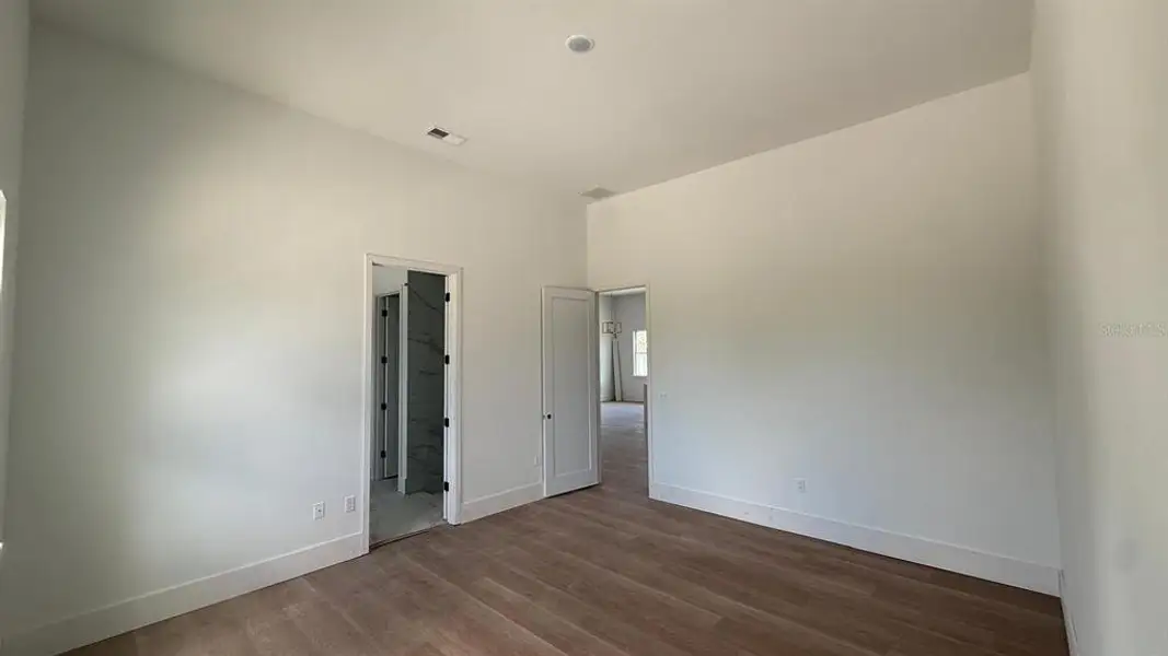 Spacious, unfurnished interior of a new home in , Port Charlotte (Image 6).
