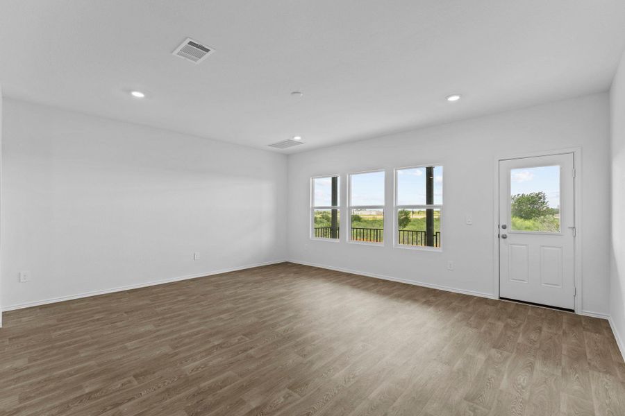 Spacious, unfurnished interior of a new home in Durango, Mustang Ridge (Image 29).