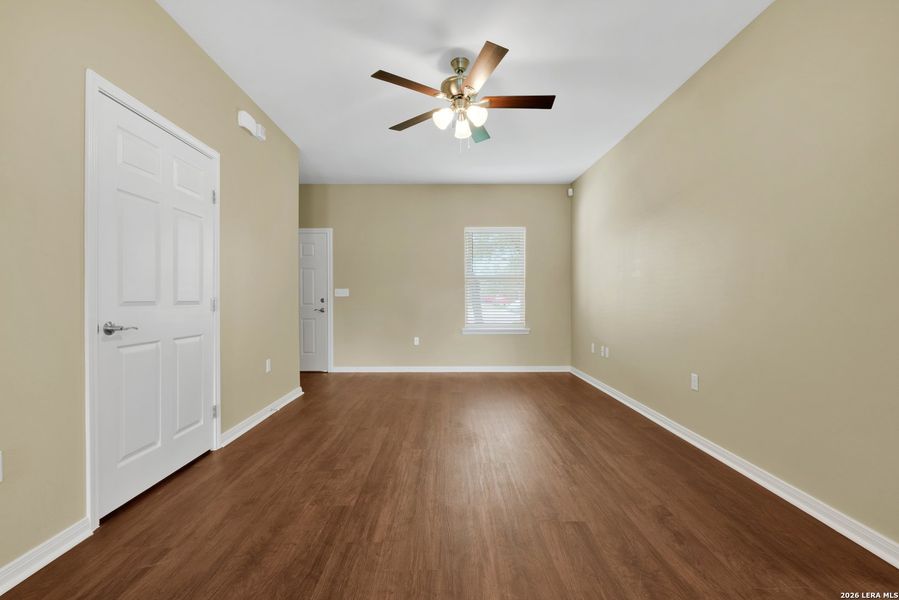 Spacious, unfurnished interior of a new home in , San Antonio (Image 12).