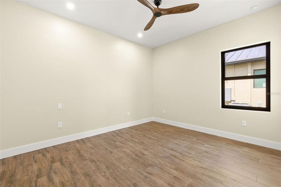 Spacious, unfurnished interior of a new home in , Cape Coral (Image 37).