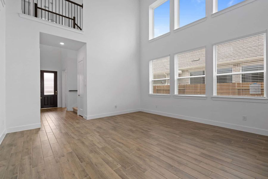 Spacious, unfurnished interior of a new home in Wood Leaf Reserve, Tomball (Image 29).