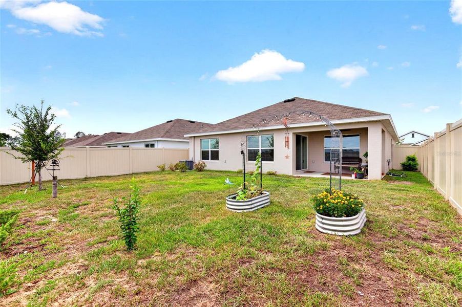 Exterior details and patio area of a home in Ocala Crossings South, Ocala (Image 23).