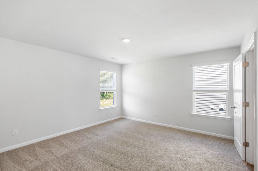 Spacious, unfurnished interior of a new home in Carolina Groves, Moncks Corner (Image 23).