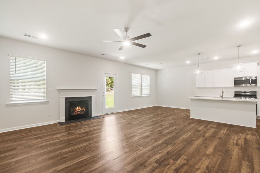 Spacious, unfurnished interior of a new home in The Grove, Florence (Image 39).