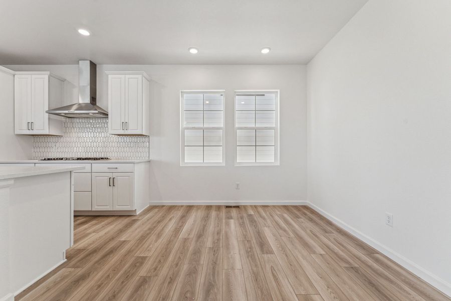 Spacious, unfurnished interior of a new home in Sterling Ranch Ascent Village, Littleton (Image 24).