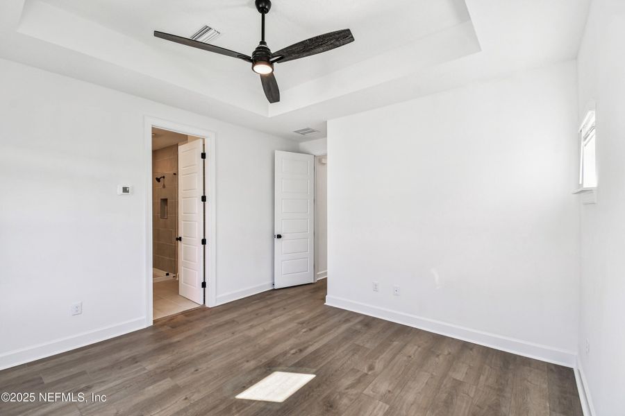 Spacious, unfurnished interior of a new home in , Jacksonville (Image 16).