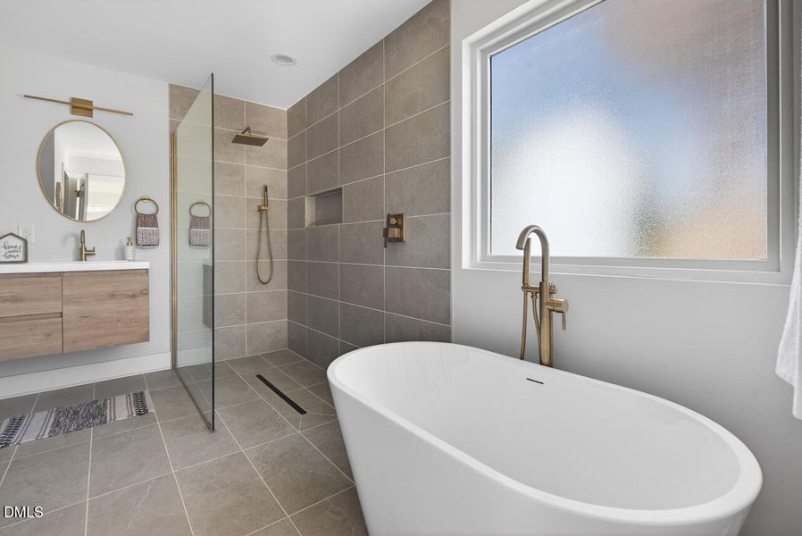 Master Bathroom Master Bathroom