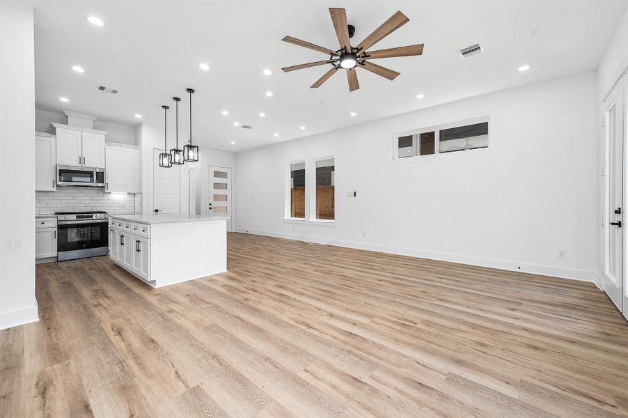 Spacious, unfurnished interior of a new home in , Houston (Image 28). Spacious, unfurnished interior of a new home in , Houston (Image 28).