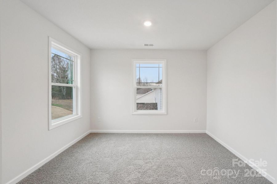 Spacious, unfurnished interior of a new home in Sylvan Creek, Denver (Image 15).