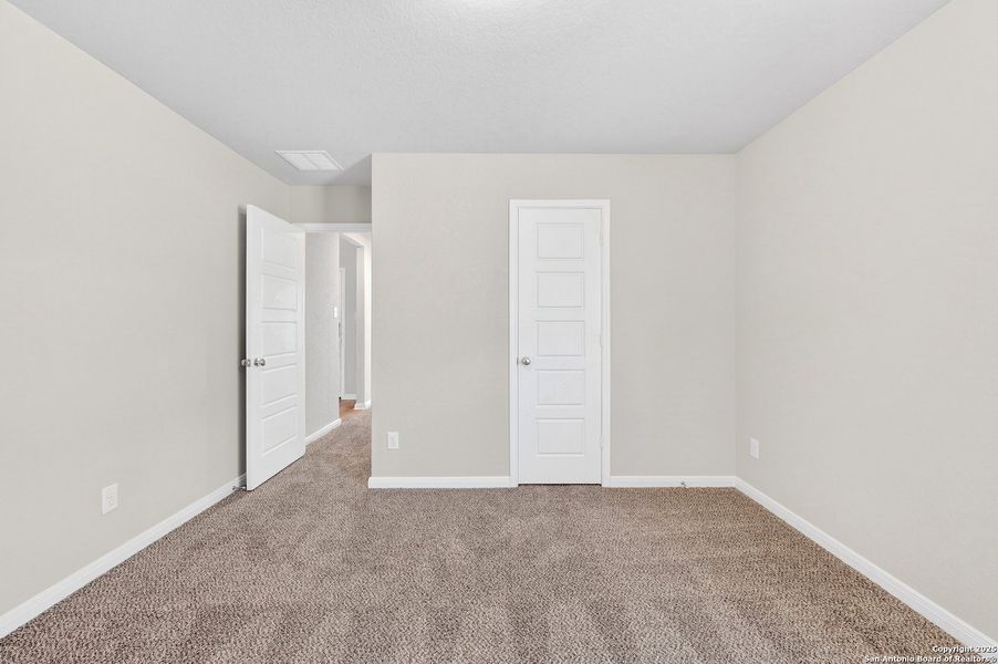 Spacious, unfurnished interior of a new home in Winding Brook, San Antonio (Image 28).