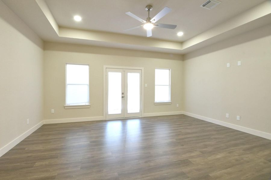 Spacious, unfurnished interior of a new home in , Houston (Image 25).