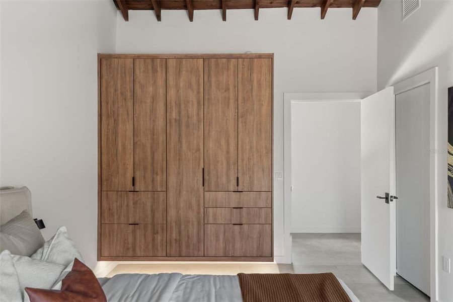 Spacious, unfurnished interior of a new home in , Winter Park (Image 22).