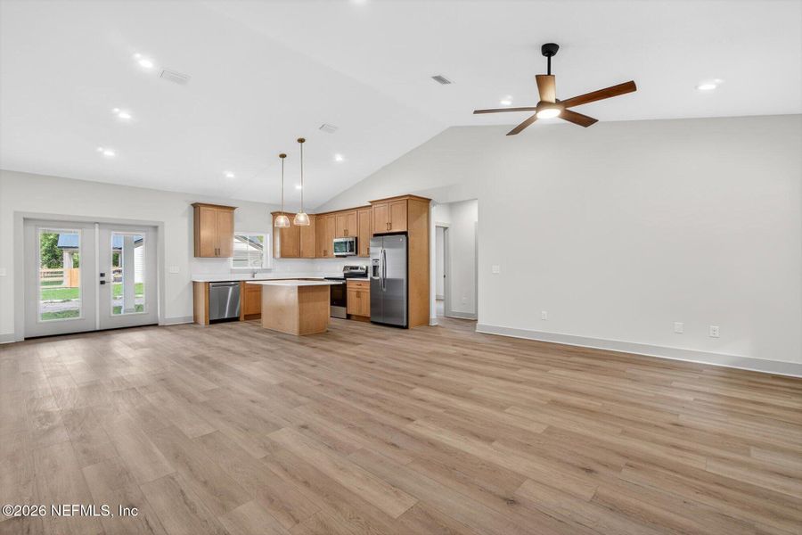Spacious, unfurnished interior of a new home in , San Mateo (Image 14).