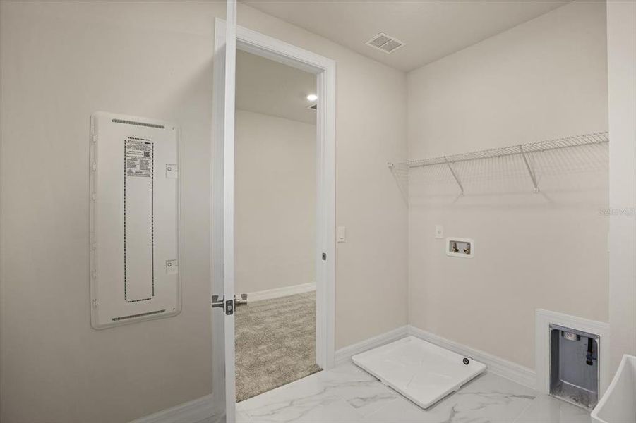 Spacious, unfurnished interior of a new home in , Orlando (Image 45).