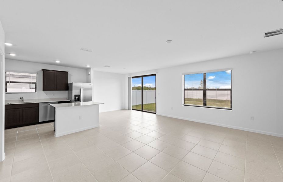 Spacious, unfurnished interior of a new home in Caloosa Cove, Labelle (Image 14).