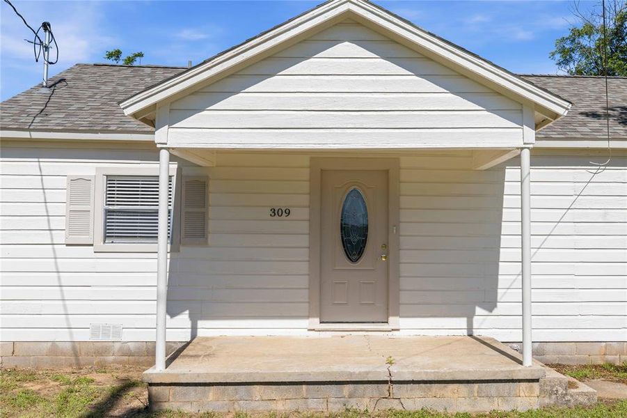 Exterior details and patio area of a home in , Bangs (Image 21).