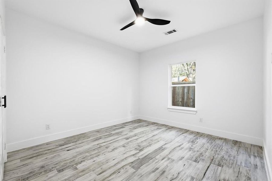 Spacious, unfurnished interior of a new home in , Gun Barrel City (Image 25).