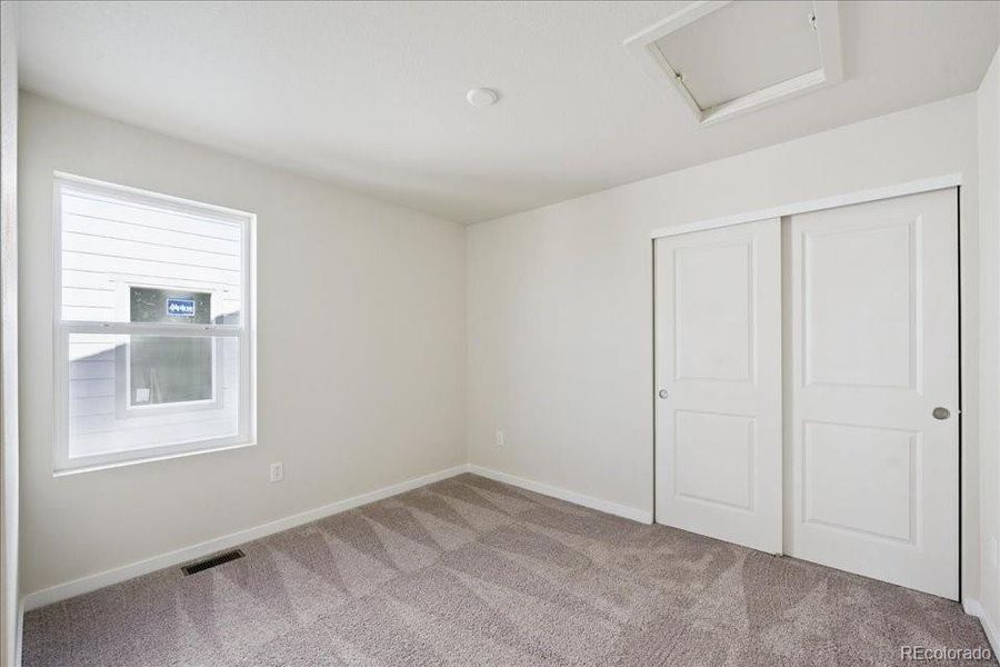 Spacious, unfurnished interior of a new home in Coyote Creek, Fort Lupton (Image 8).