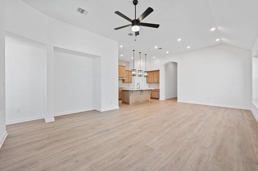 Spacious, unfurnished interior of a new home in 6 Creeks at Waterridge, Kyle (Image 17).